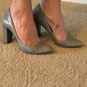 Elliott Lucca Grey Pumps